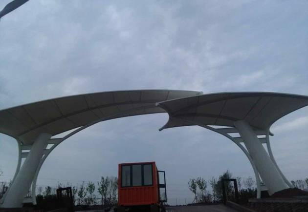 呼和浩特張拉膜安裝全解析：從選材到施工的詳細步驟